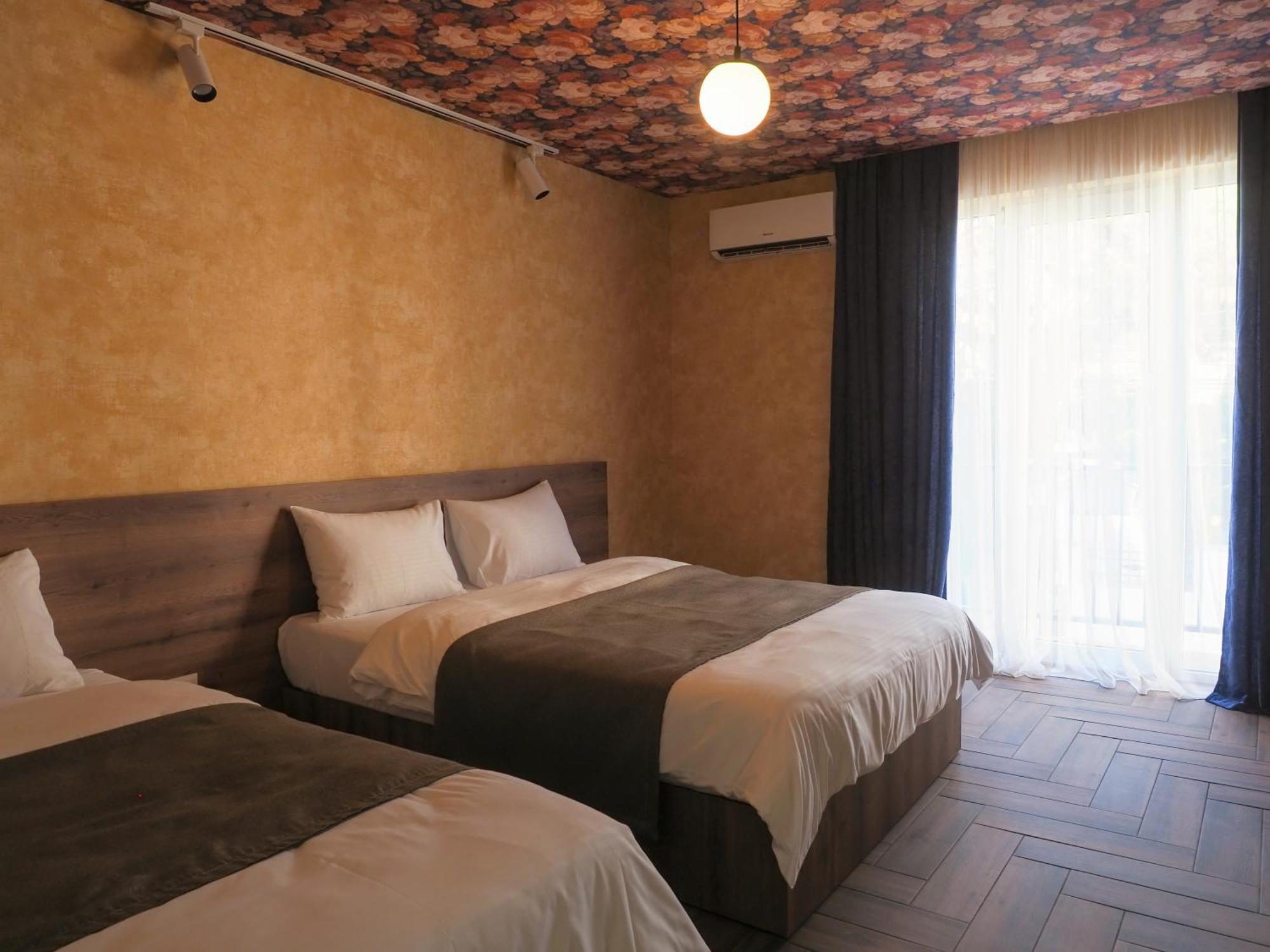 Hotel Hills In Old Тбілісі Екстер'єр фото